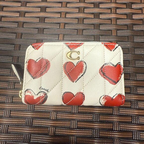 coach Essential Small Zip Around Card Case With Quilting And Heart Print cbr71 - Picture 1 of 7